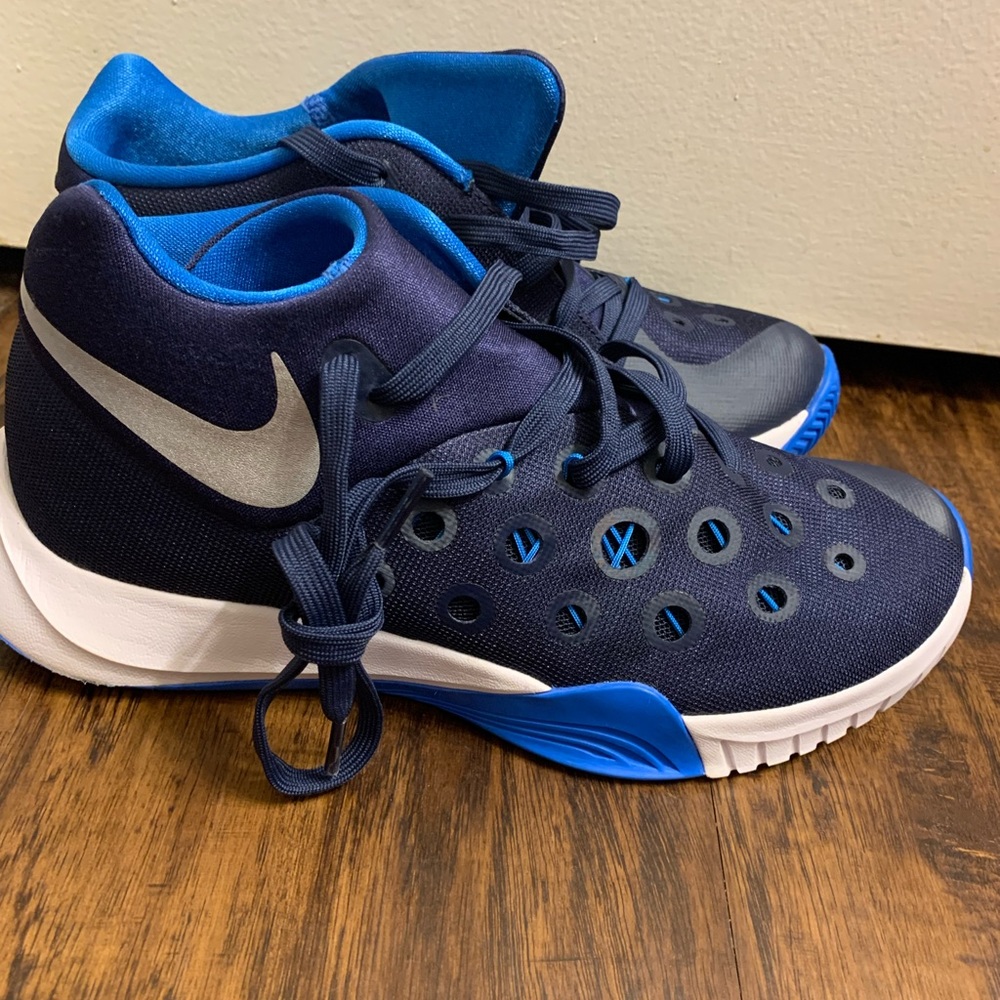 Kids school age nike shoes Size 6-1/2  never worn
